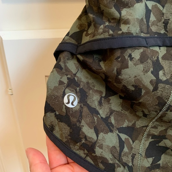 Lululemon camo shorts - Picture 4 of 4